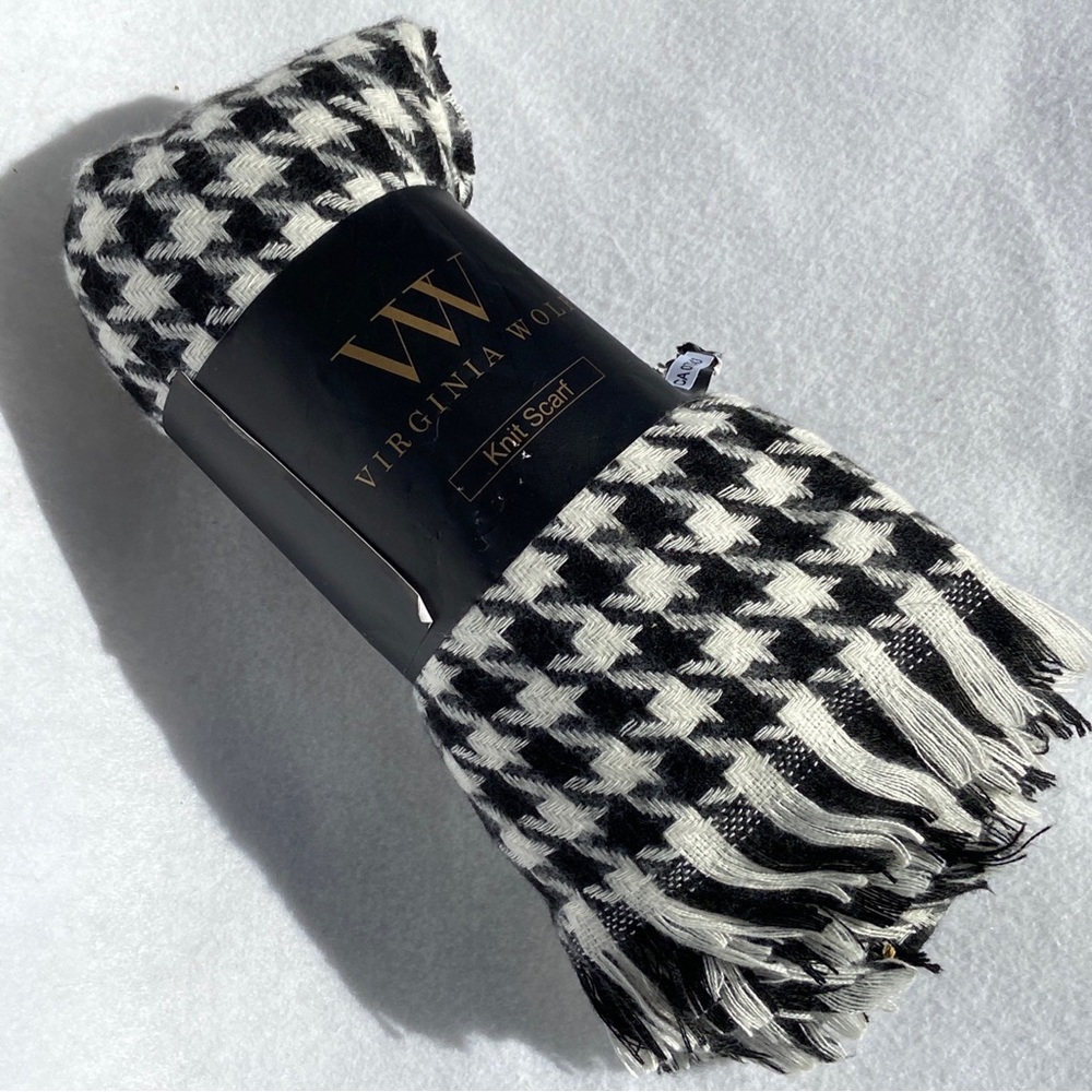 Virginia Wolf Large Houndstooth Knit Scarf One Size NWT